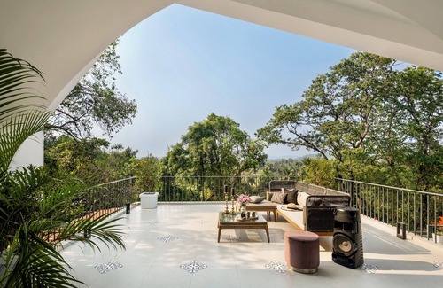 Siolim Villa | Dream - 4 BHK Villa w/Infinity Pool & Bathtub