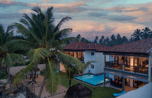 Hikkaduwa Villa | Dream Beach Villas /Villa Lotus, fantastic villa right on the white sand beach