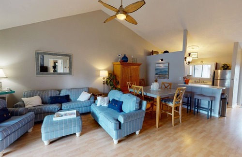Fort Walton Beach - Destin Condo | Dream Destin-ation, Chateau Le Mer II #1203, Beach Service, Short walk to beach