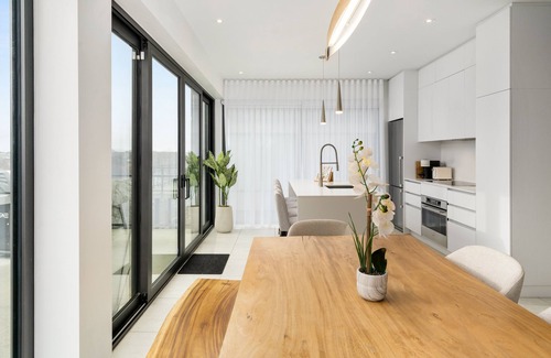 Laval Condo | Dream Home Retreat - Luxurious Water View