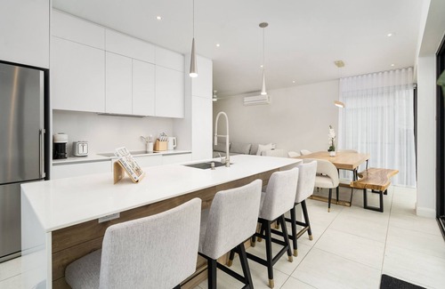Laval Condo | Dream Home Retreat - Luxurious Water View