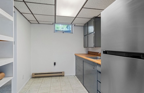 Binghamton House | Dream Home - Spacious 6-bedroom house with AC, WiFi in delightful Binghamton