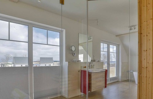 Altwarp Apartment | Dream home with water views