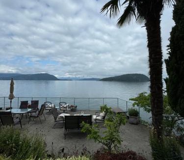 Vancouver Villa | Dream House -Water Lily