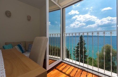 Crikvenica Apartment | Dream location, right by the sea