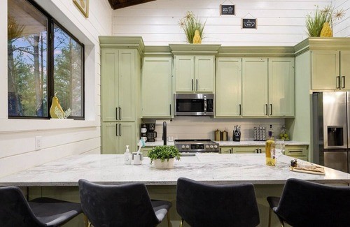 Pickens Cabin | Dream Patio/ Hot Tub/ Modern - Moonlight Sonata