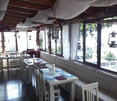 Udenisht Bed & Breakfast | Dream Stone Holiday Bar Restaurant