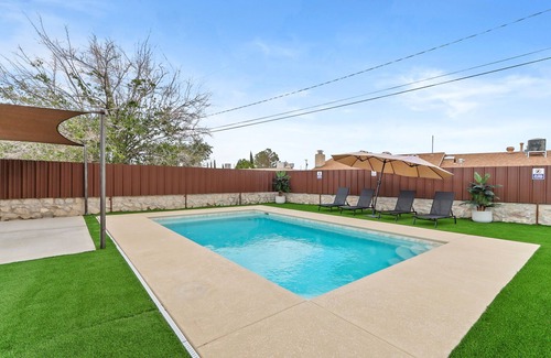 Biggs Field House | Dream Vacation Airport 10 Guest Fort Bliss Pool