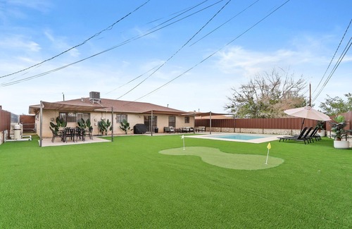 Biggs Field House | Dream Vacation Airport 10 Guest Fort Bliss Pool