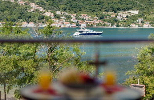 Tivat Villa | Dream Vacation Apartments- Black Apartment
