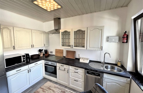 Alf Apartment | ★Dream view | fireplace | balcony | castle view | 65-inch TV | Netflix | Sky | Joyn★