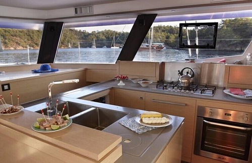 Parham Town Boat Rental | Dream Yacht Charter Private Crewed Yacht