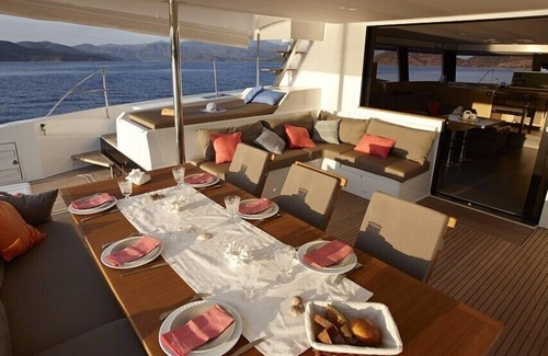 Parham Town Boat Rental | Dream Yacht Charter Private Crewed Yacht
