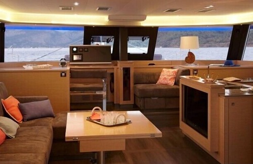 Parham Town Boat Rental | Dream Yacht Charter Private Crewed Yacht