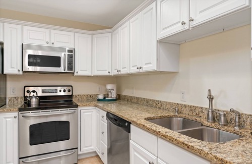 Yaupon Beach Condo | Dreamer: Oceanview Condo w/Pool, Hot Tub, and Elevator Access