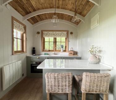 Rowlands Gill Cabin | Dreamers Hut
