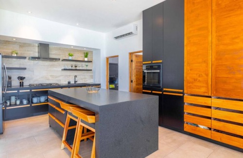 San Carlos House | Dreamhouse 5 Bedroom With Pool Located Right On The Beach