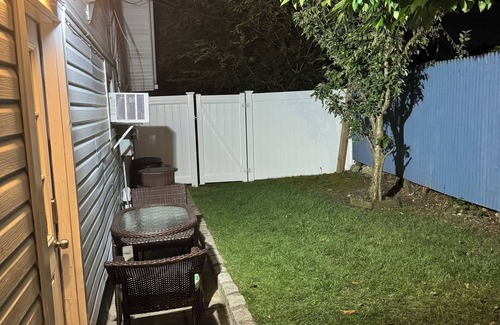 Central Islip Apartment | Dreamstay Guest house in Central Islip private entrance