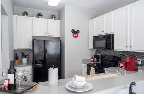 Bellavida House | Dreamy 4BR Townhome Pool, BBQ Near Disney!