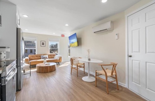 Herndon Apartment | Dreamy Apartment in Downtown, 1 BDR, Kitchen, Luxury Bath, Walk to Shops and Entertainment