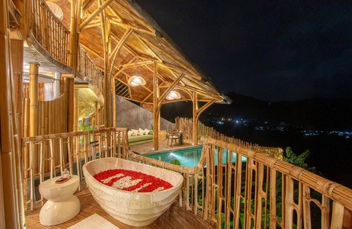 Klungkung Villa | Dreamy Cliffside Bamboo Villa with Pool and View