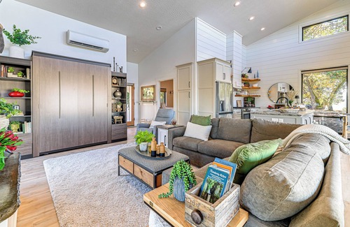 Roseburg Cottage | Dreamy Hilltop View: Roseburg Wine Country Retreat