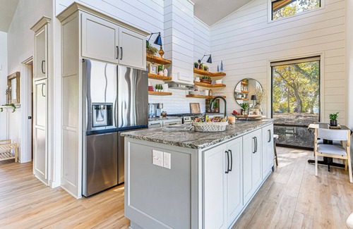 Roseburg Cottage | Dreamy Hilltop View: Roseburg Wine Country Retreat