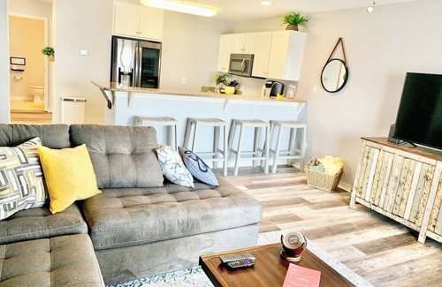 Innerarity Townhomes House | Drift Away - Waterfront End Unit with 2 Kayaks