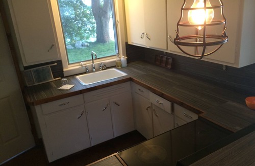 Amherstburg Cottage | Drifted Inn - Riverfront Cabin