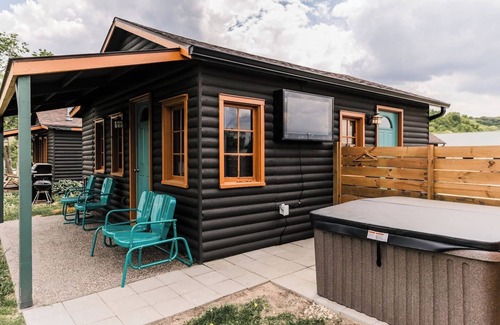 Bellevue Cabin | Drifter|Riverview Cabin+ Hot Tub w/TV+ Pickleball