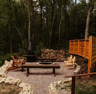 De Soto Ski Chalet | Driftless Cabin - Sauna, Firepit, BBQ