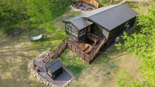 De Soto Ski Chalet | Driftless Cabin - Sauna, Firepit, BBQ