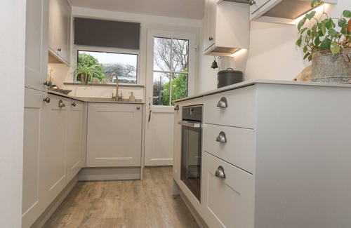 Saint Erth Praze Cottage | DRIFTWOOD COTTAGE, family friendly, with open fire in Helston