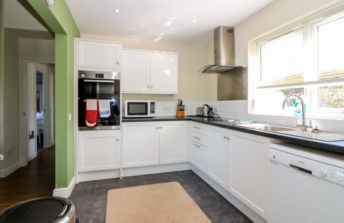 Gruline Cottage | DRIFTWOOD COTTAGE, pet friendly in Craignure, Isle Of Mull