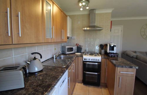 Freshwater House | Driftwood Heart Bungalow located near the beach & open countryside.
