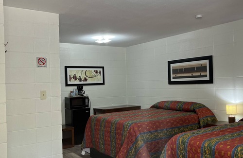 Zwolle Hotel | Driftwood Inn and Lodge by the lake