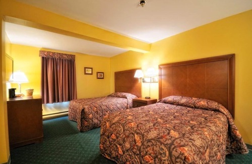Deer Lake Hotel | Driftwood Inn