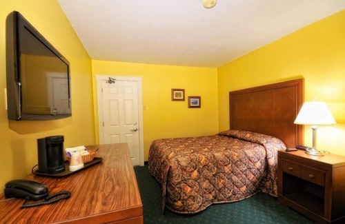 Deer Lake Hotel | Driftwood Inn