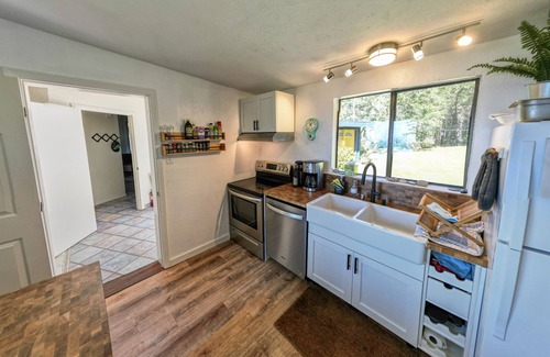Cazadero Cabin | Driftwood Lodge ~ 5 BR/7 Bath ~ 30-acre Private Estate ~ Ocean ~ Forest ~ Events