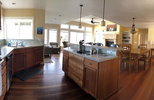 Wapato Point House | Driftwood Point at Wapato Point