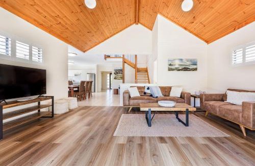 Dunsborough House | Driftwood True Beachside Bliss with Games Galore