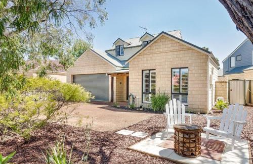 Dunsborough House | Driftwood True Beachside Bliss with Games Galore