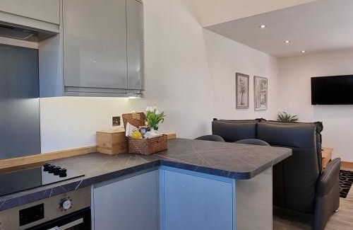 Muchelney House | Dronefield Lodge