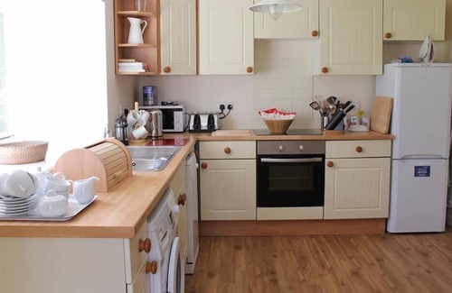 Pulham Cottage | DROOP FARM COTTAGE, pet friendly, with a garden in Hazelbury Bryan