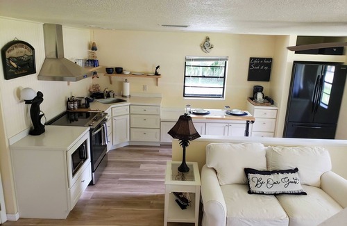 South Pinellas Community Council Cottage | Drop anchor with the one you love