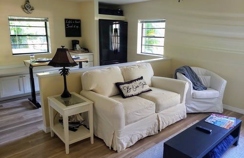 South Pinellas Community Council Cottage | Drop anchor with the one you love