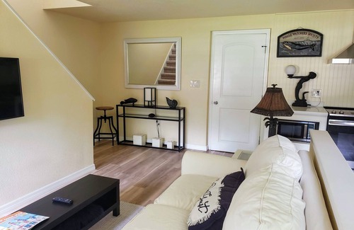 South Pinellas Community Council Cottage | Drop anchor with the one you love