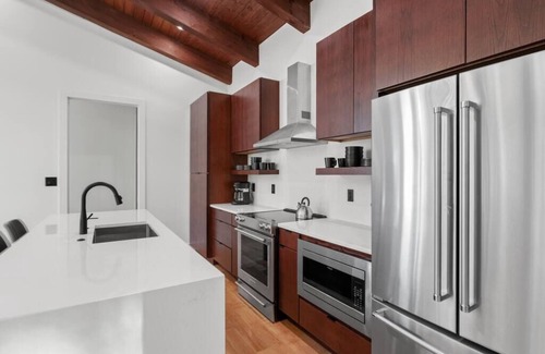 Rogers Cabin | Drop RED GORGEous is a stylish retreat in the heart of the RRG. 4WD IS REQUIRED