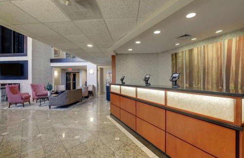 University Place Hotel | Drury Inn & Suites Charlotte University Place