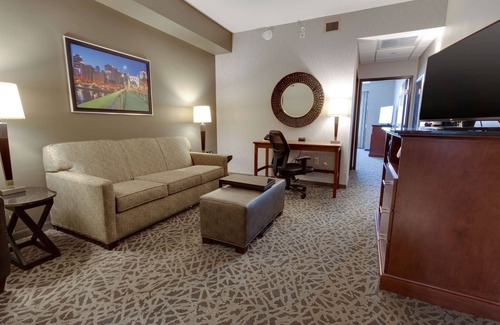 South Hills Hotel | Drury Inn & Suites Pittsburgh Airport Settlers Ridge